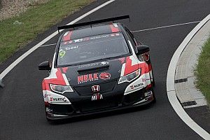 TCR: Három autóval versenyez Dubajban Michelisz csapata