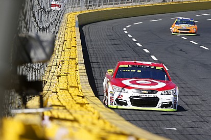 Larson logró el mejor tiempo en la primera de Charlotte