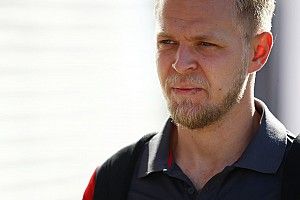 Magnussen zocht wedstrijdleiding op om actie van Verstappen