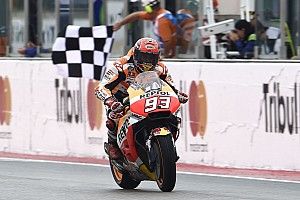 Márquez superó a Petrucci en el final para ganar en Misano