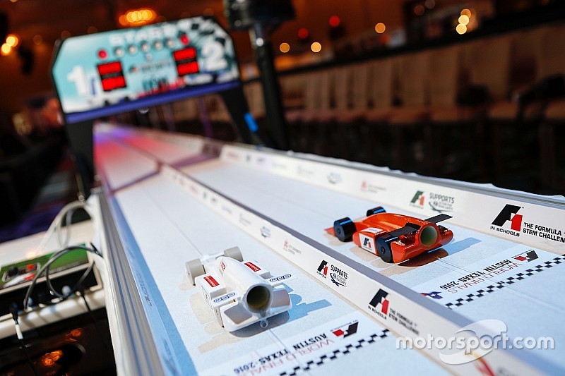 Gymnasium in Leiden levert enige Nederlandse team aan F1 in Schools