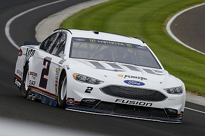 Keselowski extiende su contrato con Penske