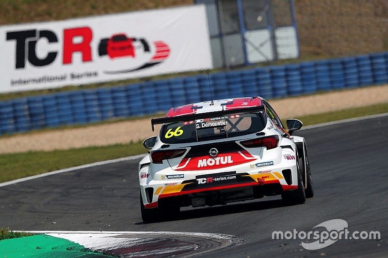 Demoustier abbandona la DG Sport, seconda Opel Astra a disposizione