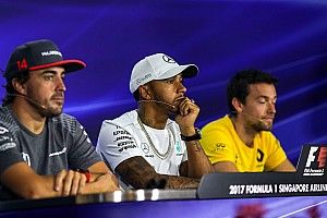Hamilton: "Espero que Alonso pueda luchar con nosotros en 2018"