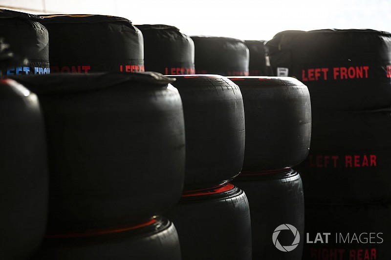 Mercedes e Ferrari optam por diferentes pneus na Áustria