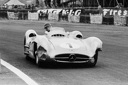 Rétro 1954 - La Mercedes W196 à carrosserie enveloppante
