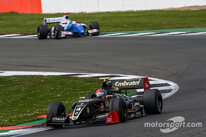 Fittipaldi logra el pleno ganando también la segunda carrera en Silverstone