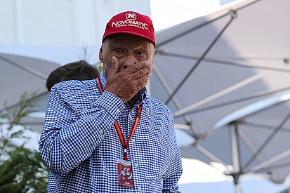 Lauda: nem szabad leírni Vettelt
