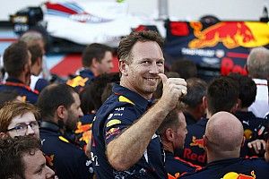 Horner overtuigd van Verstappen: "Kan ook zomaar drie GP's op rij winnen"