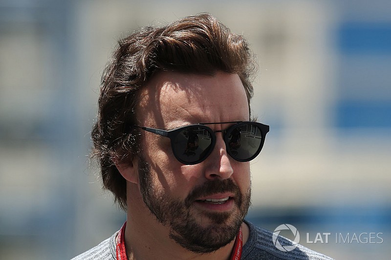 További - büntetés nélküli - új alkatrészek Alonso motorjába
