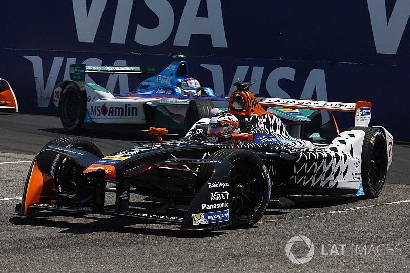 Technique - Steering wheel of the Formula E car explained