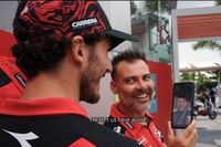 Bagnaia y M&aacute;rquez, entre risas en el &uacute;ltimo 'Inside' de Ducati: "Nos ha dejado solos"