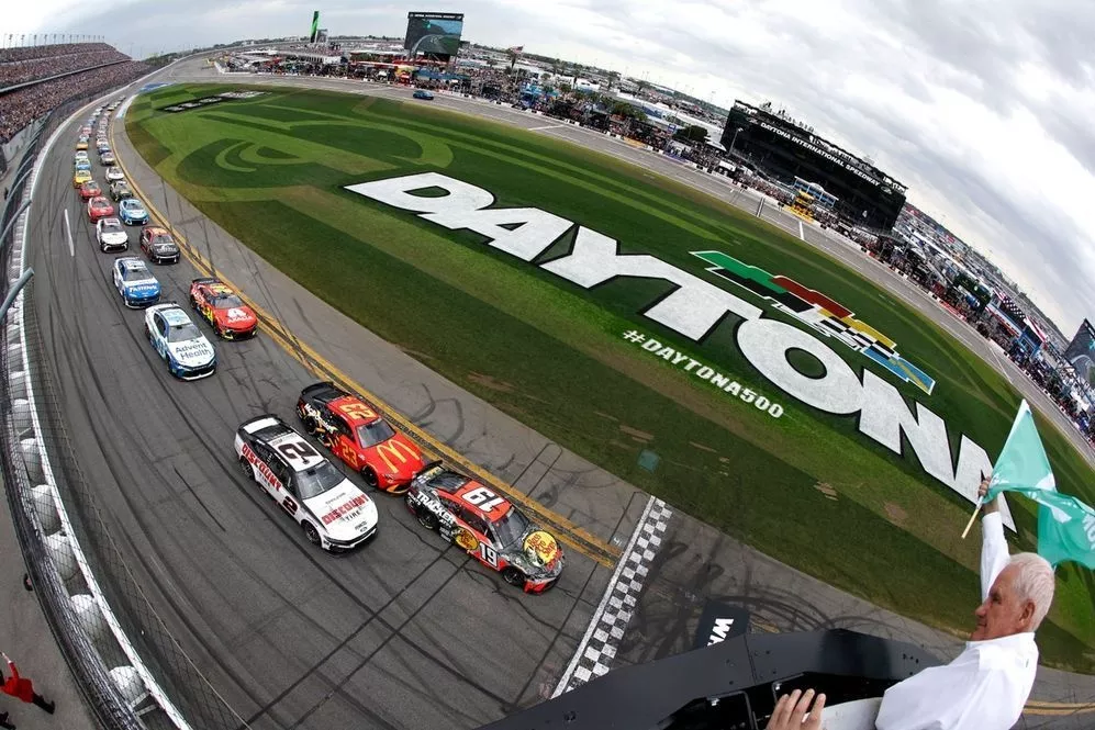 race-start-daytona-500