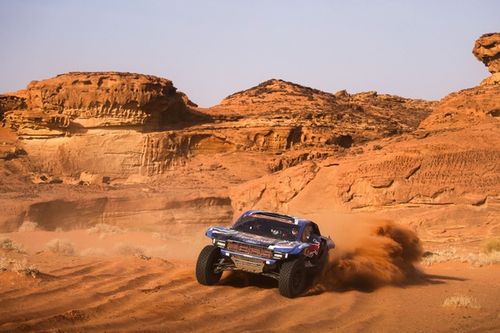 La Etapa 5 del Dakar, "como una victoria" para Sainz tras acabar remolcado