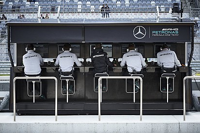 Analysis: How Mercedes has one-upped rivals in pitlane data-sharing