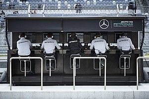 Analysis: How Mercedes has one-upped rivals in pitlane data-sharing