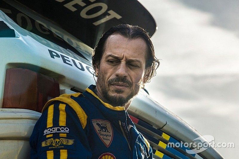 Veloce come il vento: il film con Accorsi e le corse, ma non troppo