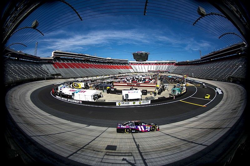 Hamlin bounces back from damage, tops Happy Hour