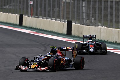 Sainz: Radio complaints the easiest way to overtake