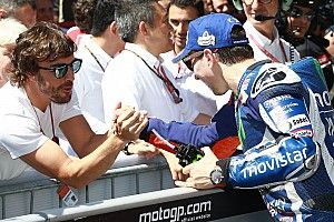 Ir a tomar café y encontrarse con… ¿Alonso?