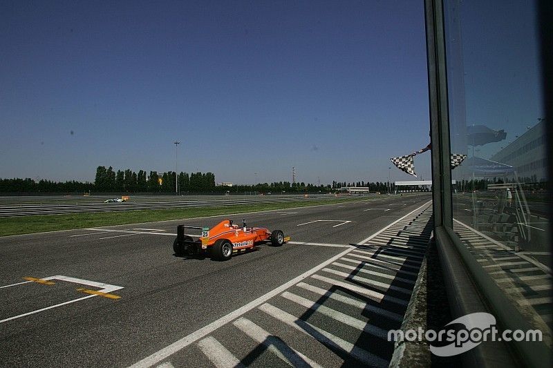 Mauricio Baiz si aggiudica Gara 1 sul circuito di Adria