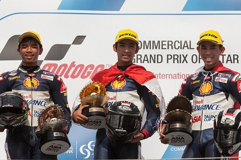 Podium: posisi kedua Somkiat Chantra, juara Andi Gilang, posisi ketiga Gerry Salim