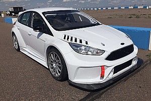 La Ford Focus TCR della FRD scende in pista a Singapore