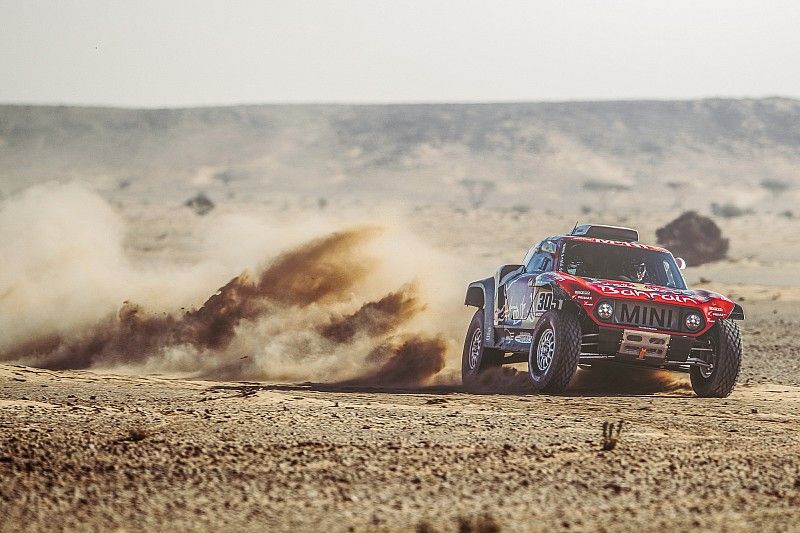 Sainz chanceux dans une étape "trop dangereuse"