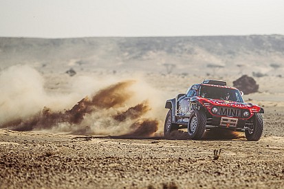 Sainz chanceux dans une étape "trop dangereuse"