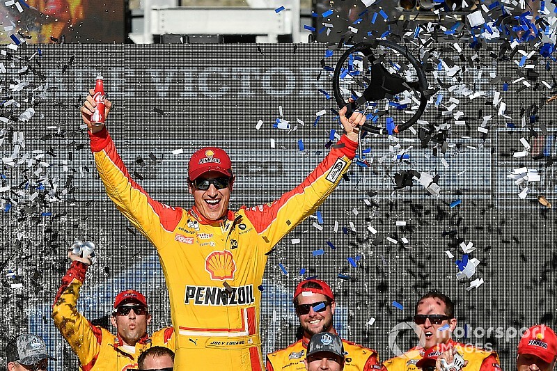 Logano gana en Phoenix y Suárez recuperó