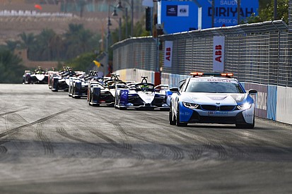 Grue et commissaires sur la piste après Safety Car : la FIA s'explique