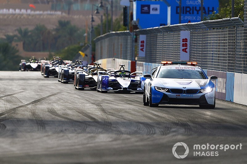 Grue et commissaires sur la piste après Safety Car : la FIA s'explique