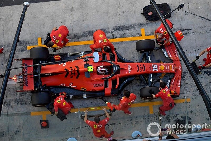 Charles Leclerc, Ferrari SF90, in de pits