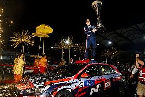 Fotogallery WTCR: Michelisz Campione brilla nella notte di Sepang