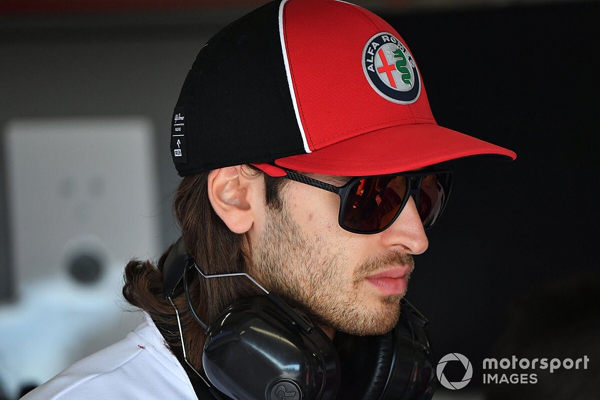 Giovinazzi „Le kell győznöm Kimit”