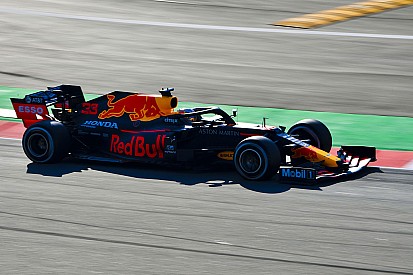 Videón Verstappen megpördülése Barcelonából