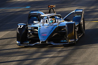 Riyad ePrix: Sims op pole, De Vries derde in eerste kwalificatie