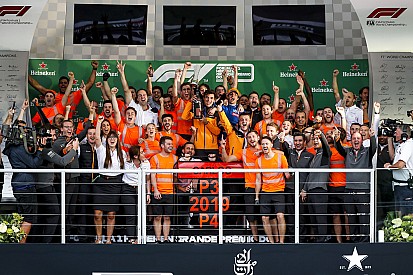 Sainz baalt van ‘missen’ podiumceremonie na beste race ooit