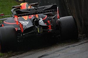 Képeken Albon és Kubica összetört autója: jelentős anyagi kár