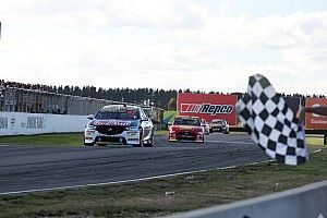 Tasmania Supercars: Van Gisbergen dominates to complete clean sweep