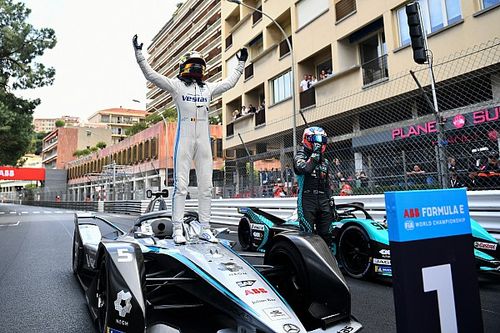Triumf Vandoorne'a, pech Porsche