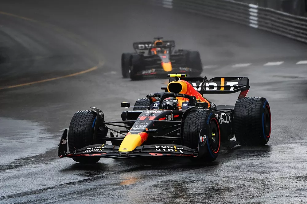 Sergio Perez, Red Bull Racing RB18, Max Verstappen, Red Bull Racing RB18