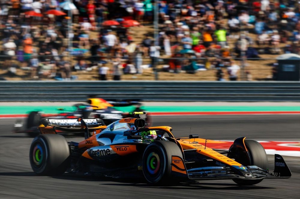 Lando Norris, McLaren MCL38, Max Verstappen, Red Bull Racing RB20