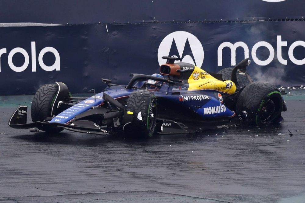 Alex Albon, Williams FW46, bateu