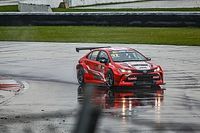 TCR South America: Llaver supera Montenegro e vence sob forte chuva no Velopark