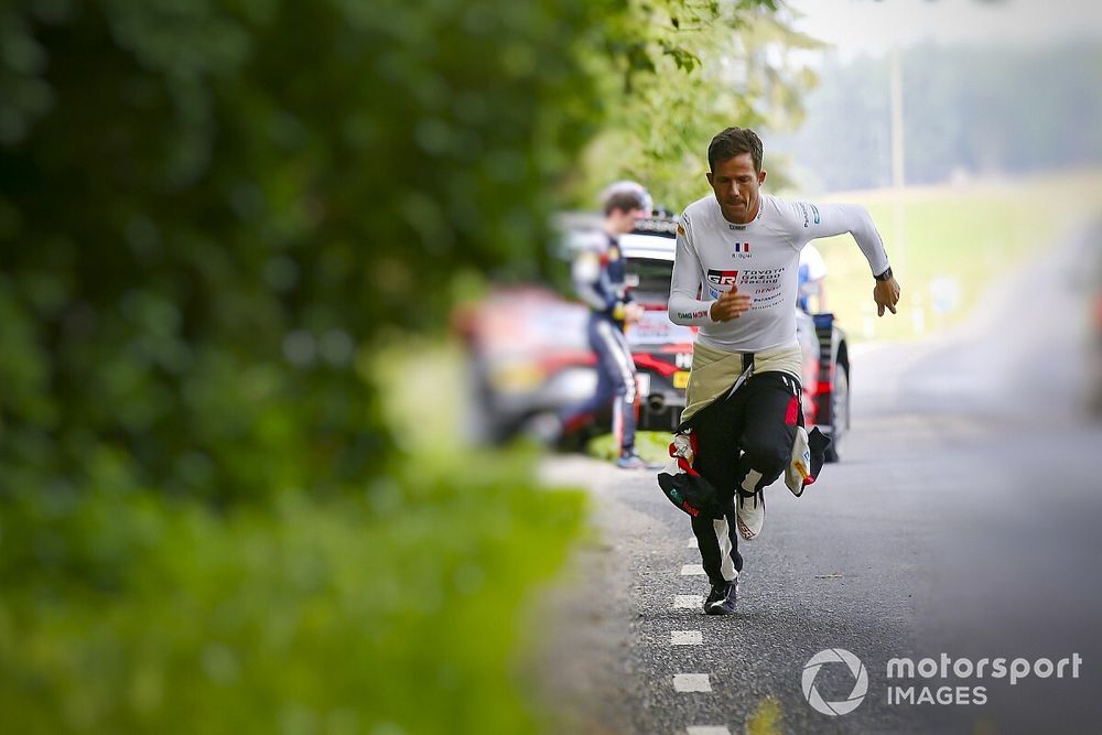 Ogier Sukses Perlebar Keunggulan meski Gagal Podium