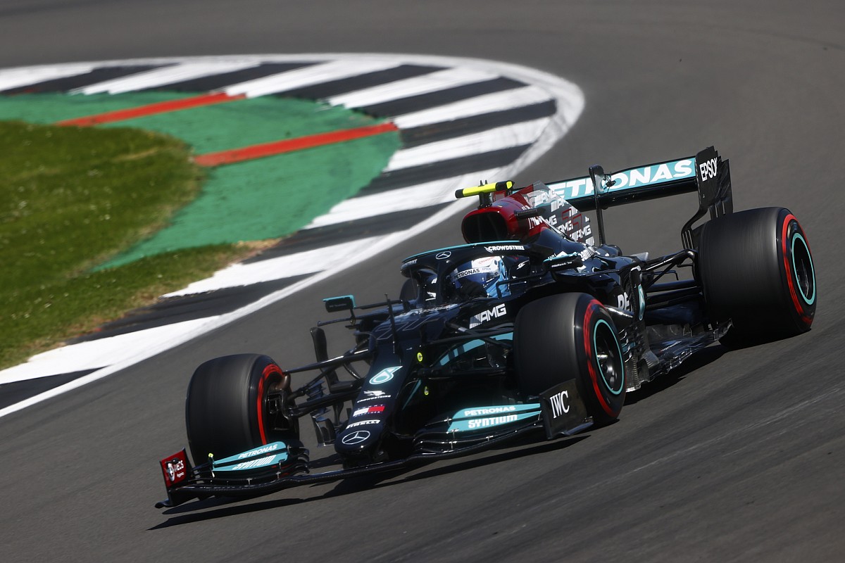 Bottas eltérő gumikon rajtolt, de maradt a harmadik helyen