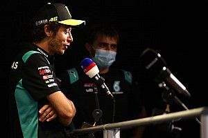 Rossi, ¿con una Ducati de VR46 en 2022?: "El favorito es Bezzecchi"