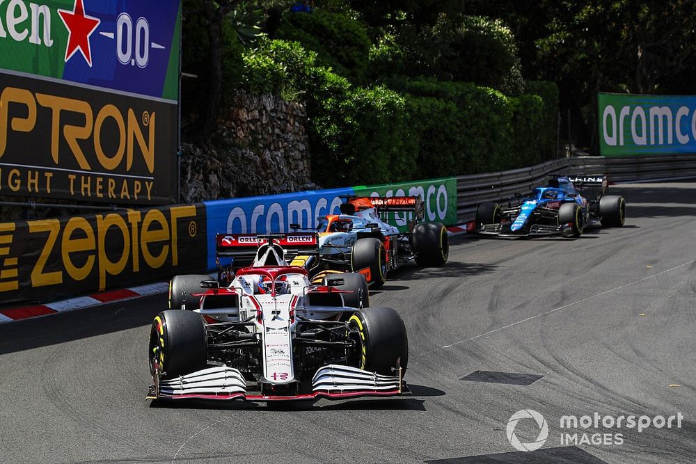 A szomjan maradt Räikkönen kiosztotta a csapatot Monacóban