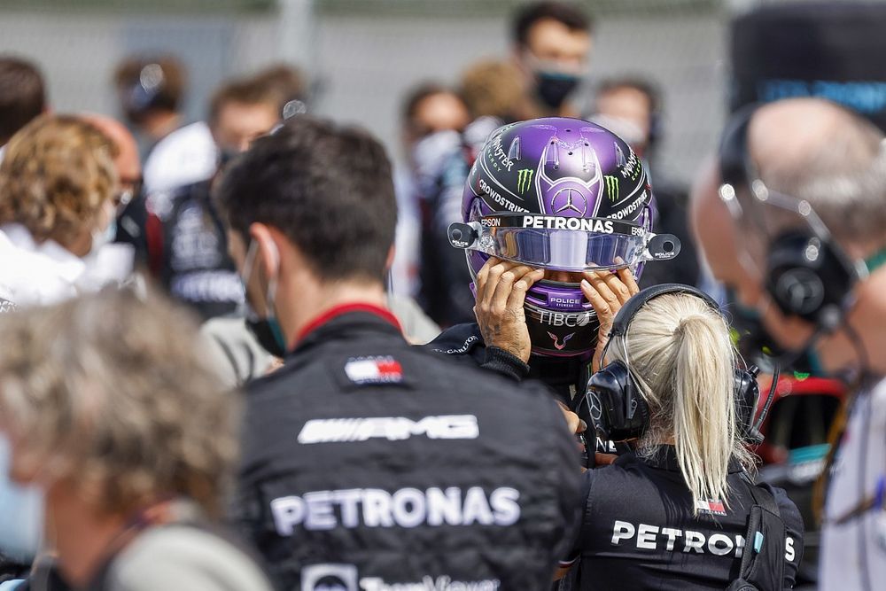 Hamilton reagált Ecclestone kritikájára